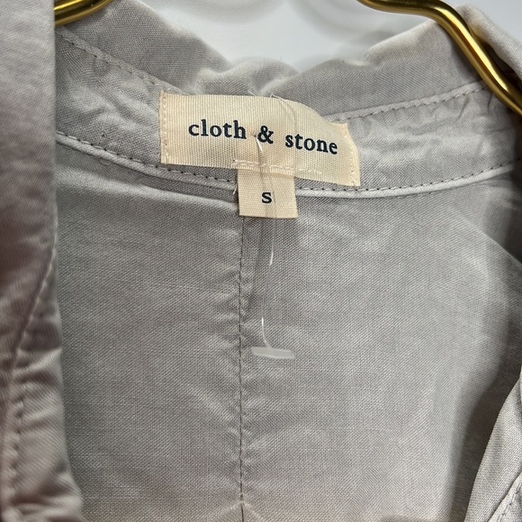 Cloth & Stone Split Back Button Down Sand Color Size Small - Picture 4 of 7